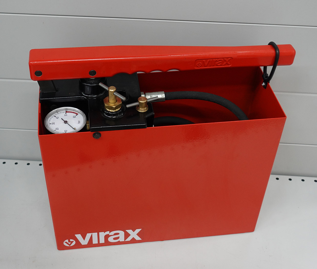  VIRAX 262010 Ручной опрессовщик, 12л, 50 бар от компании Tectron. Фото �2